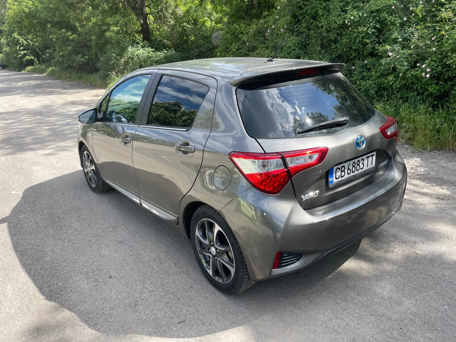 Toyota Yaris 1.5 Хибрид  - изображение 2