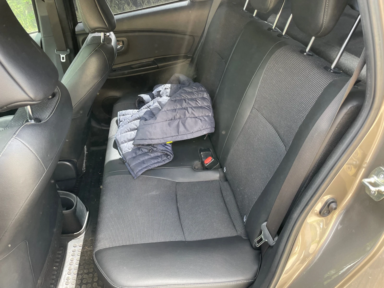 Toyota Yaris 1.5 Хибрид  - изображение 6