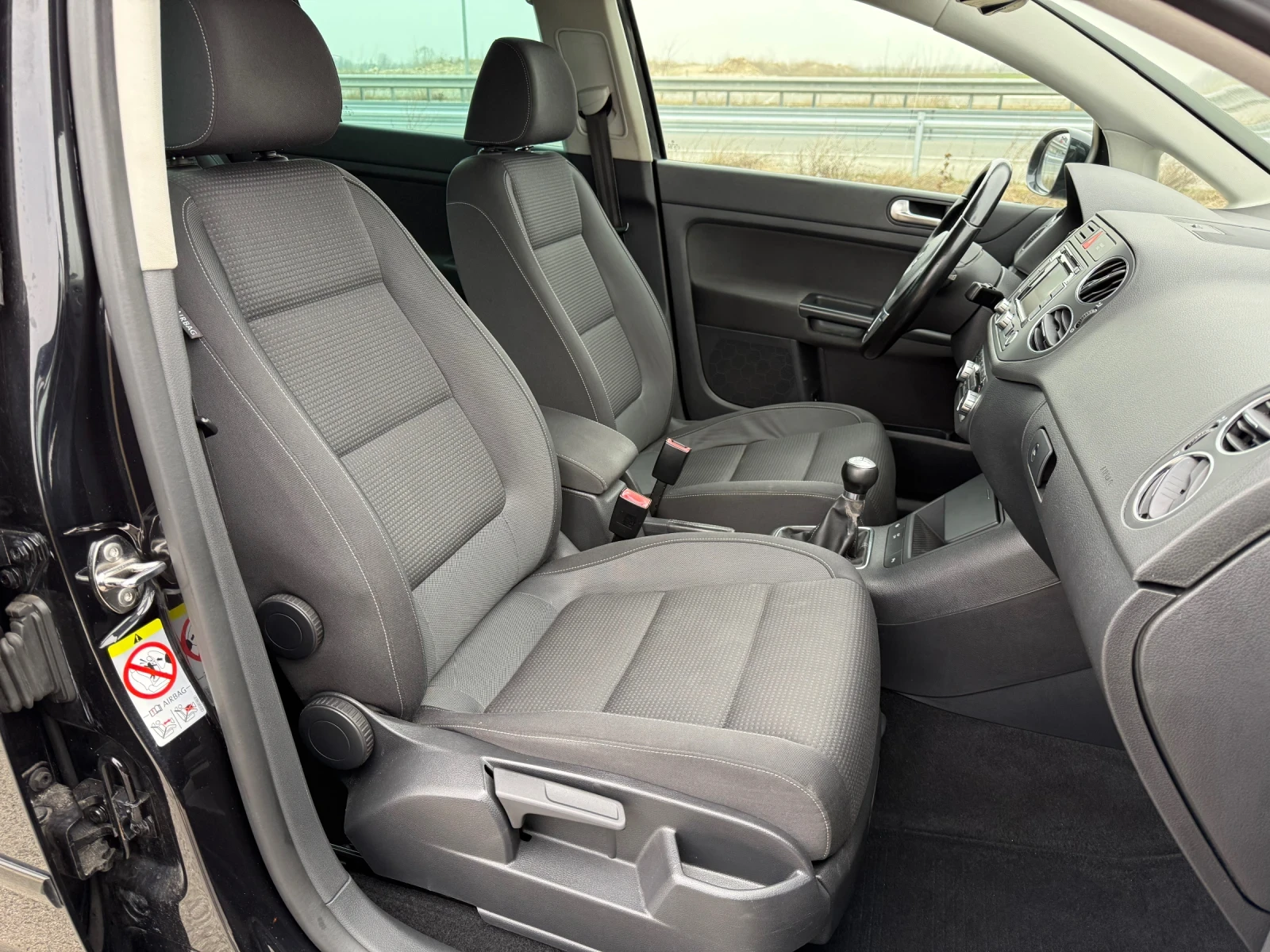 VW Golf Plus 1.4 TSI / TURBO / TEAM / NAVI / XENON / PARKTRONIC, снимка 12 - Автомобили и джипове - 52505049