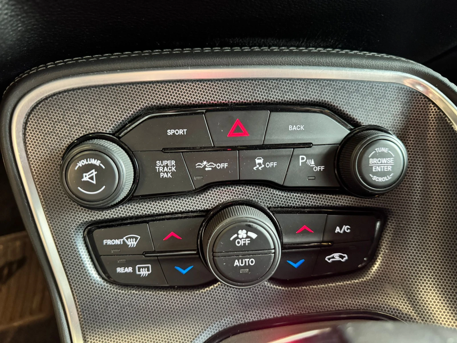 Dodge Challenger 6.4 HEMI * ScatPack SRT392*  | Mobile.bg   12