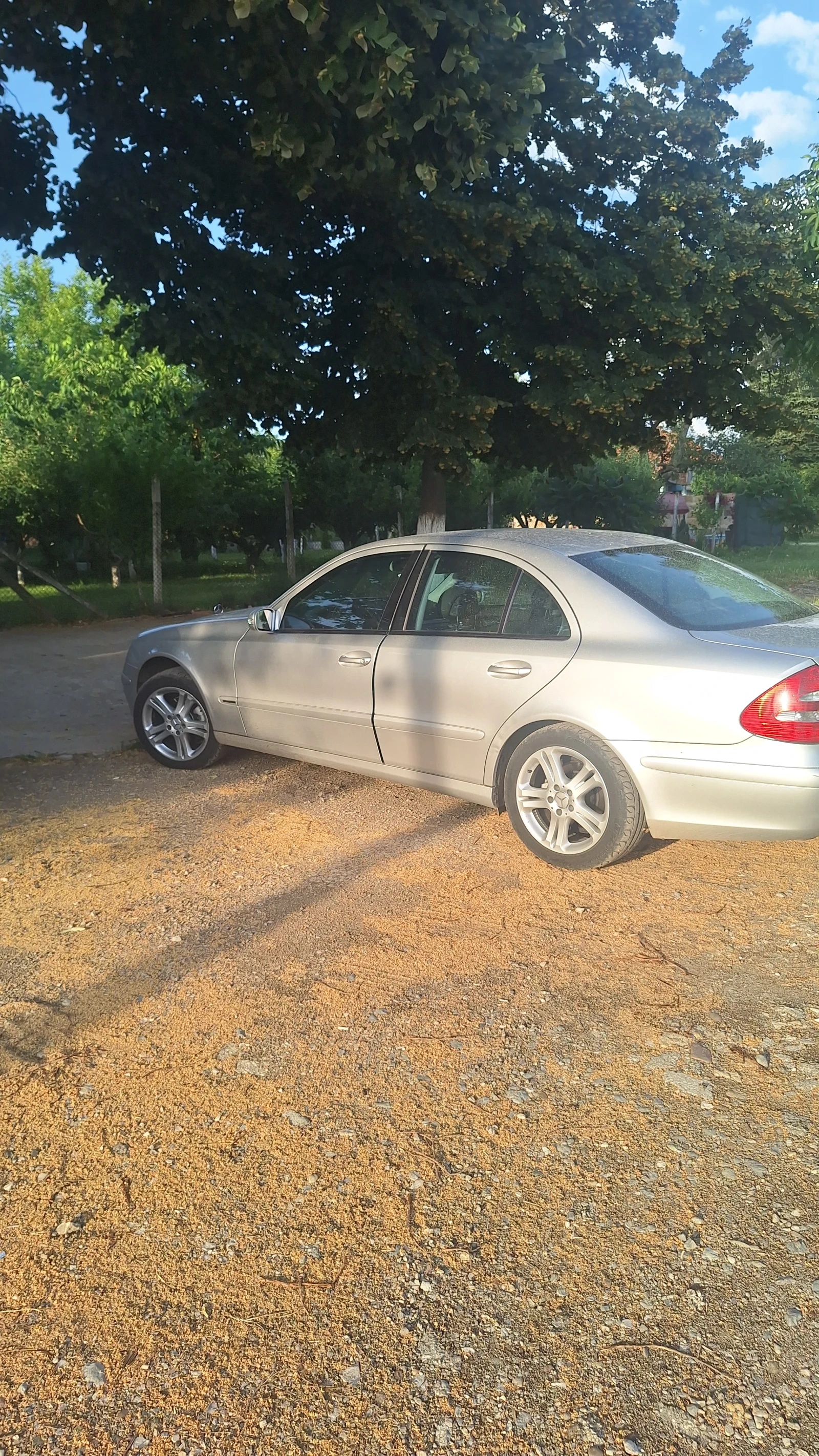 Mercedes-Benz E 200  - изображение 2