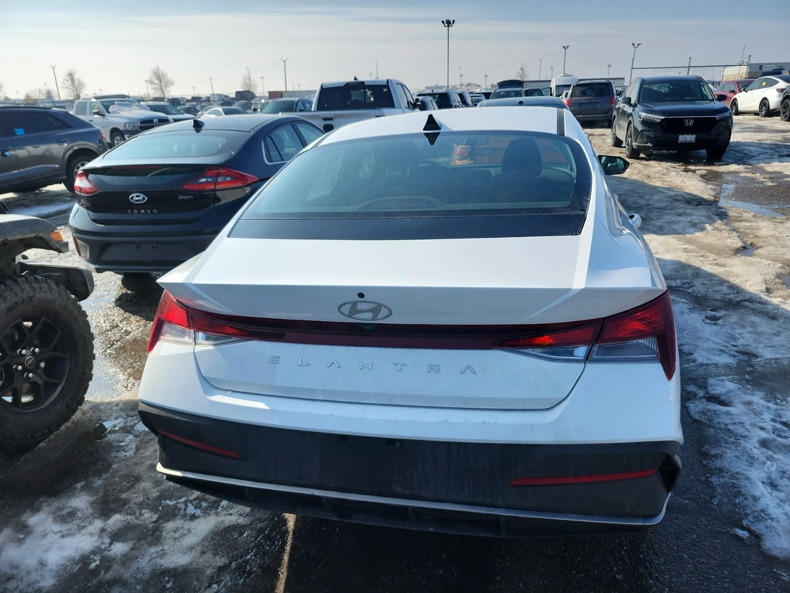 Hyundai Elantra Essential IVT - изображение 6