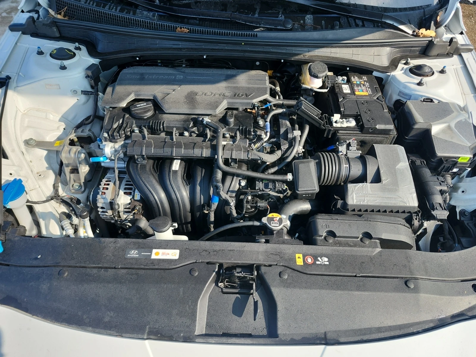 Hyundai Elantra Essential IVT, снимка 12 - Автомобили и джипове - 53722518