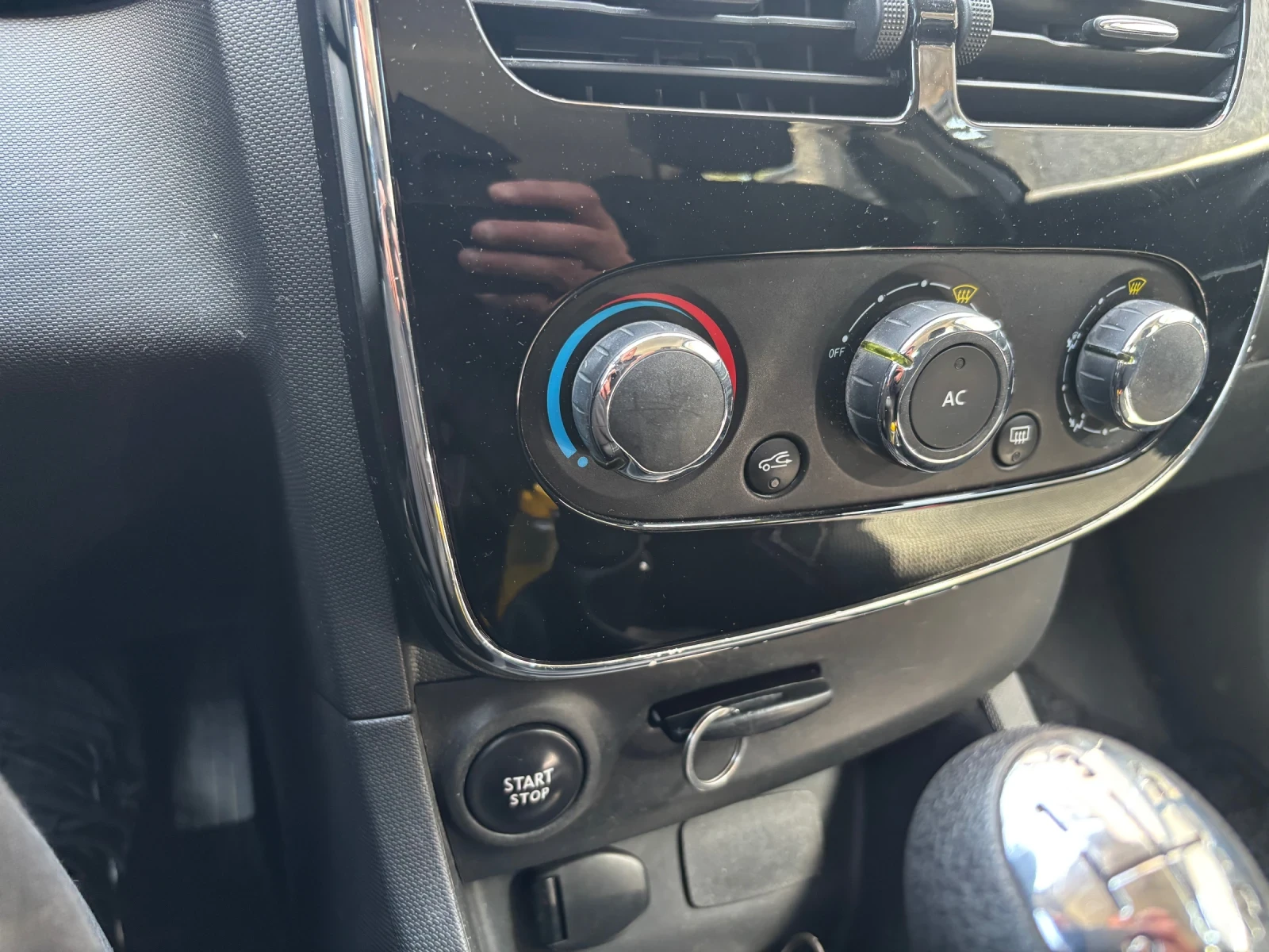 Renault Clio 1.5 dci 90 к.с, снимка 8 - Автомобили и джипове - 54244418