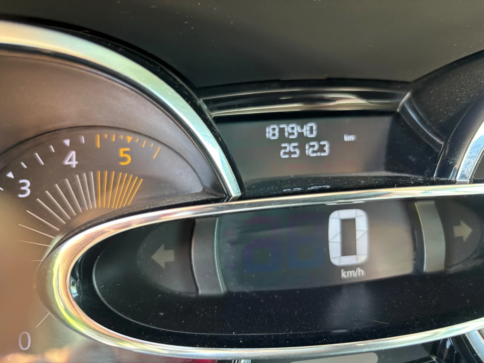 Renault Clio 1.5 dci 90 к.с, снимка 6 - Автомобили и джипове - 54244418