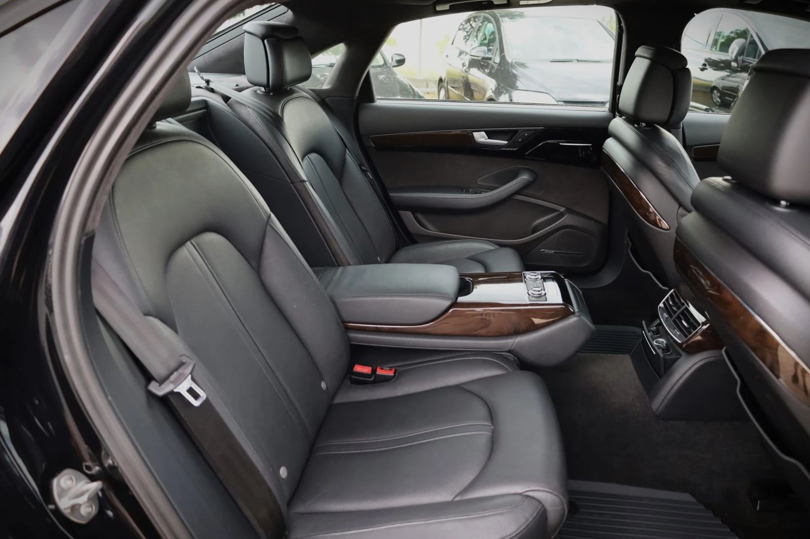 Audi A8 Long 4.0 TFSI S8 optic, снимка 12 - Автомобили и джипове - 54740482