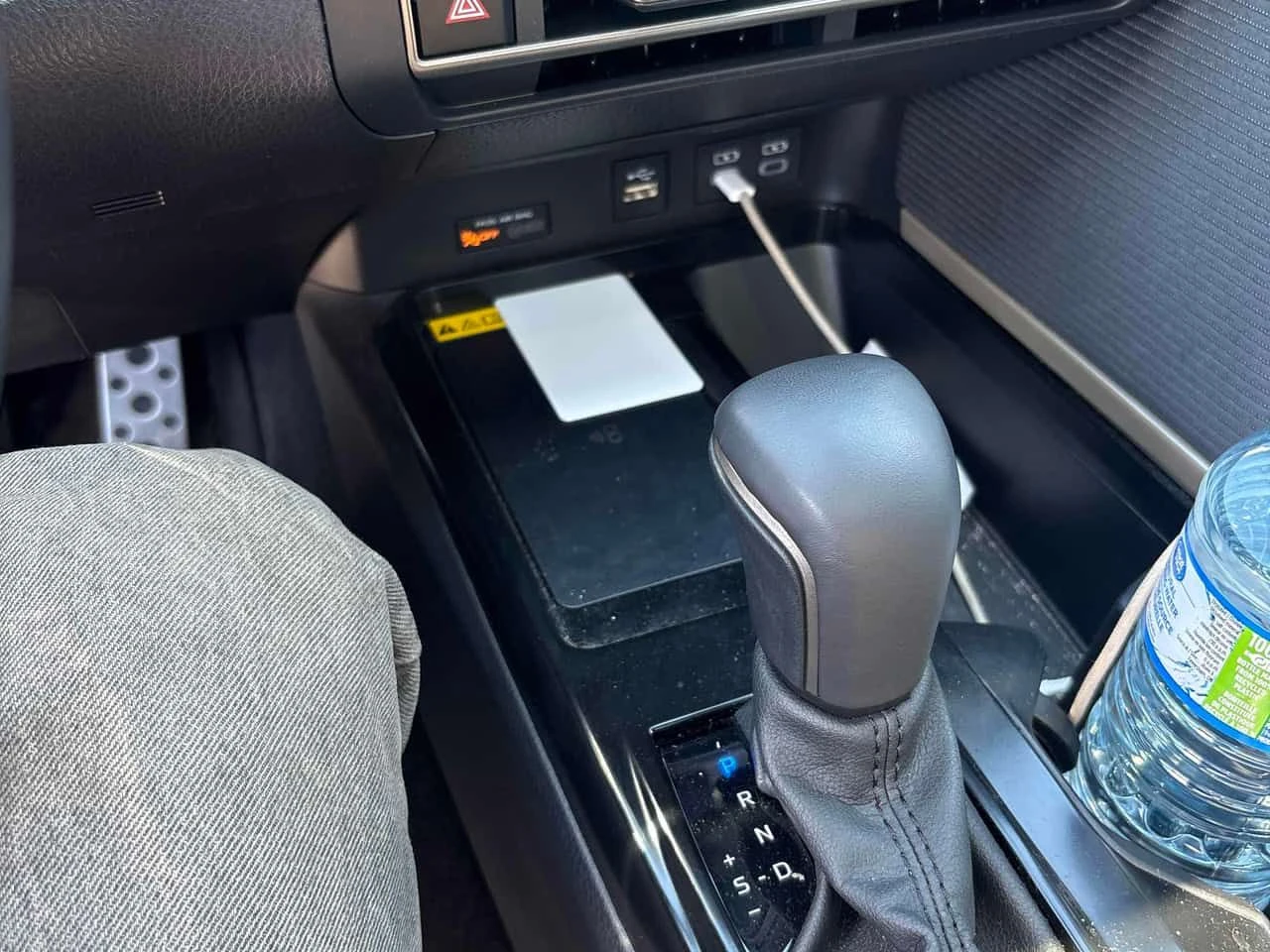 Toyota Camry * SE * CARFAX * ДИСТРОНИК * KEYLESS * ПОДГРЕВИ, снимка 14 - Автомобили и джипове - 54813780
