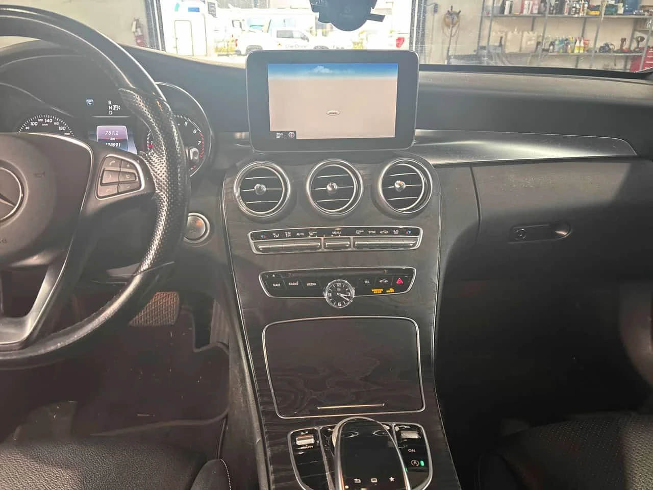 Mercedes-Benz C 300 * АВТОКРЕДИТ * ГЛАВНО ПРЕДСТАВИТЕЛСТВО, снимка 9 - Автомобили и джипове - 55447035