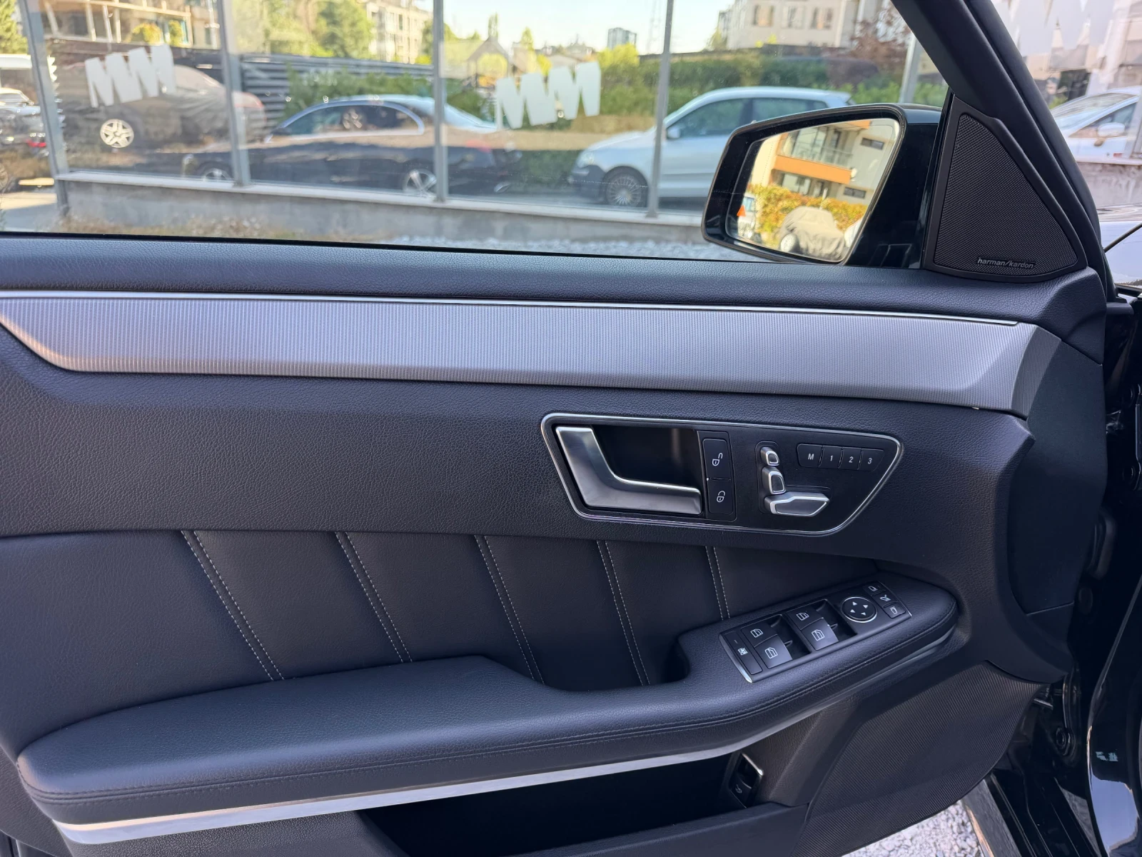 Mercedes-Benz E 350 d AMG 4х4 360 Обдухване Швейцария, снимка 10 - Автомобили и джипове - 56081012