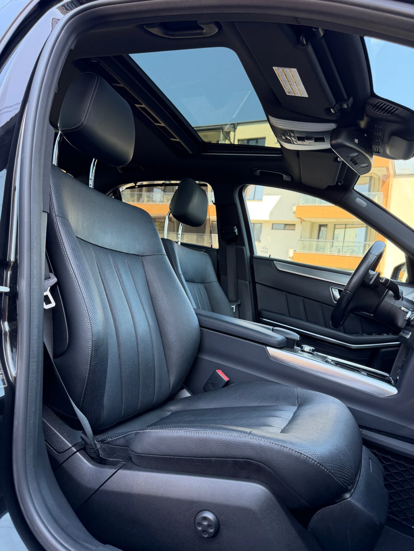 Mercedes-Benz E 350 d AMG 4х4 360 Обдухване Швейцария, снимка 14 - Автомобили и джипове - 56081012