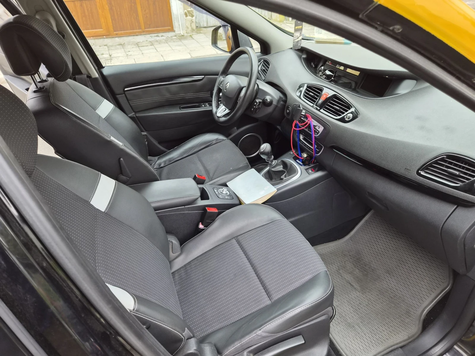 Renault Scenic, снимка 9 - Автомобили и джипове - 56180895