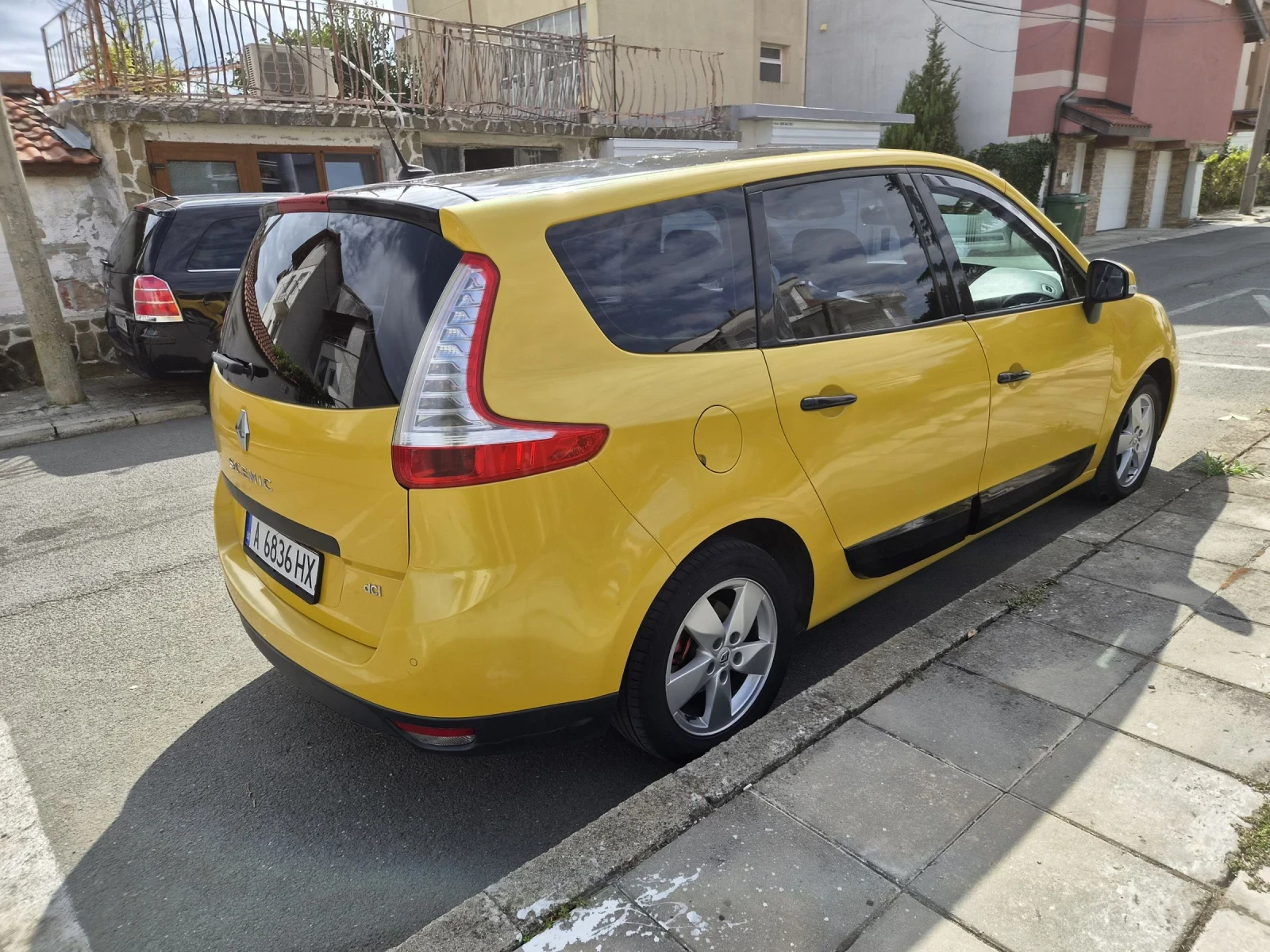 Renault Scenic, снимка 3 - Автомобили и джипове - 56180895