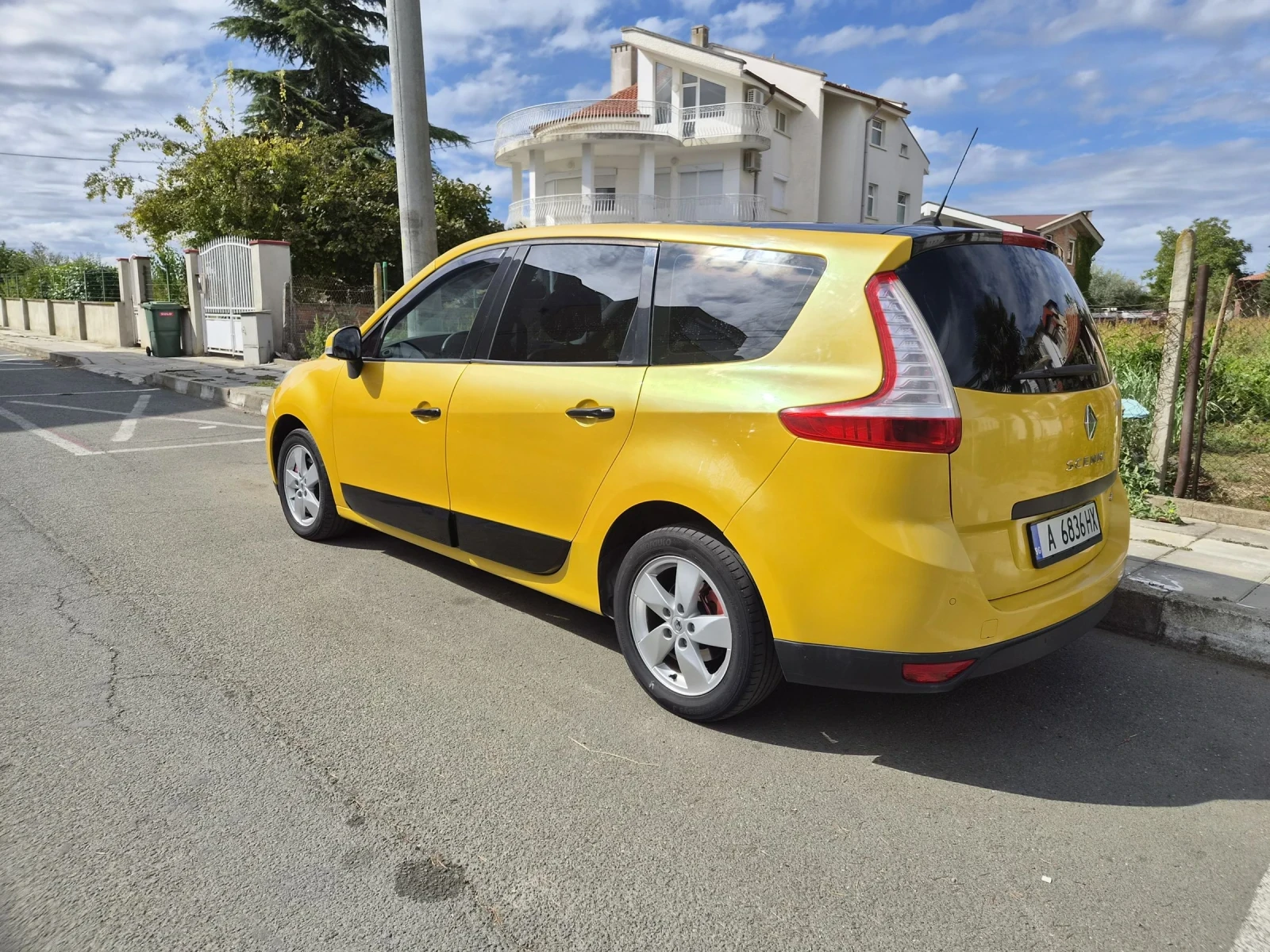 Renault Scenic, снимка 4 - Автомобили и джипове - 56180895