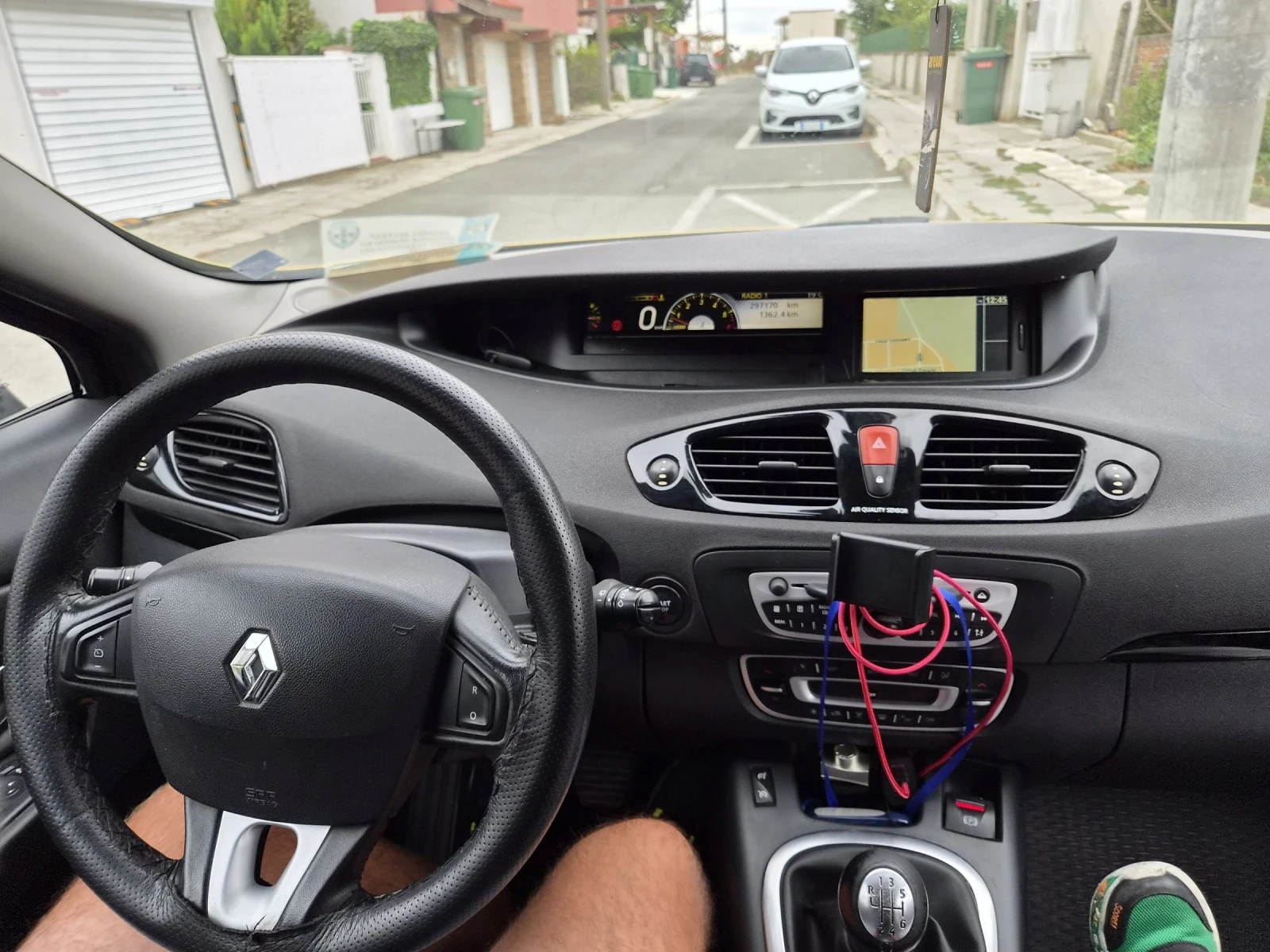 Renault Scenic, снимка 11 - Автомобили и джипове - 56180895