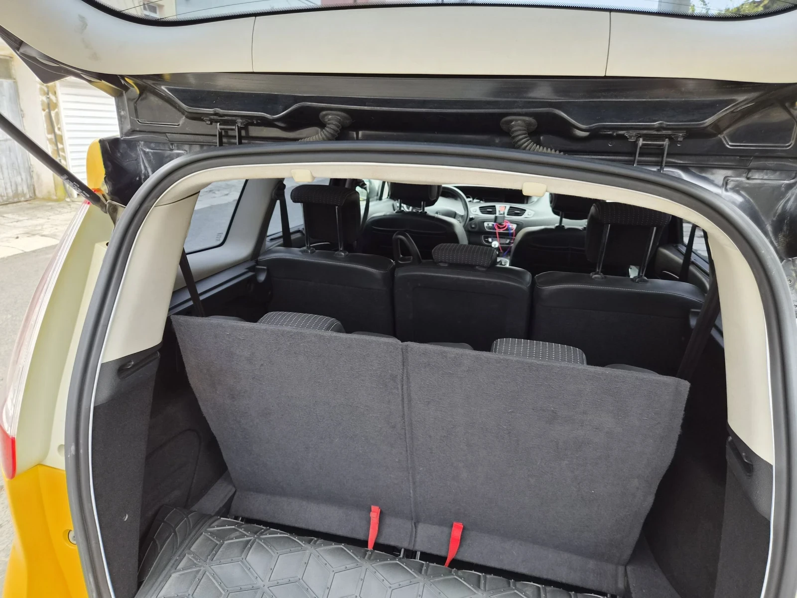 Renault Scenic, снимка 6 - Автомобили и джипове - 56180895