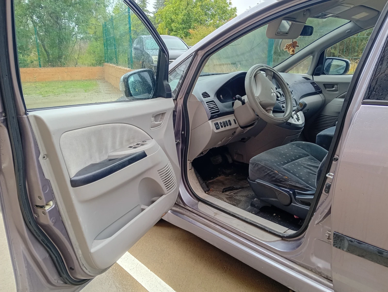 Mitsubishi Grandis 2.4  Automat, снимка 7 - Автомобили и джипове - 56267488