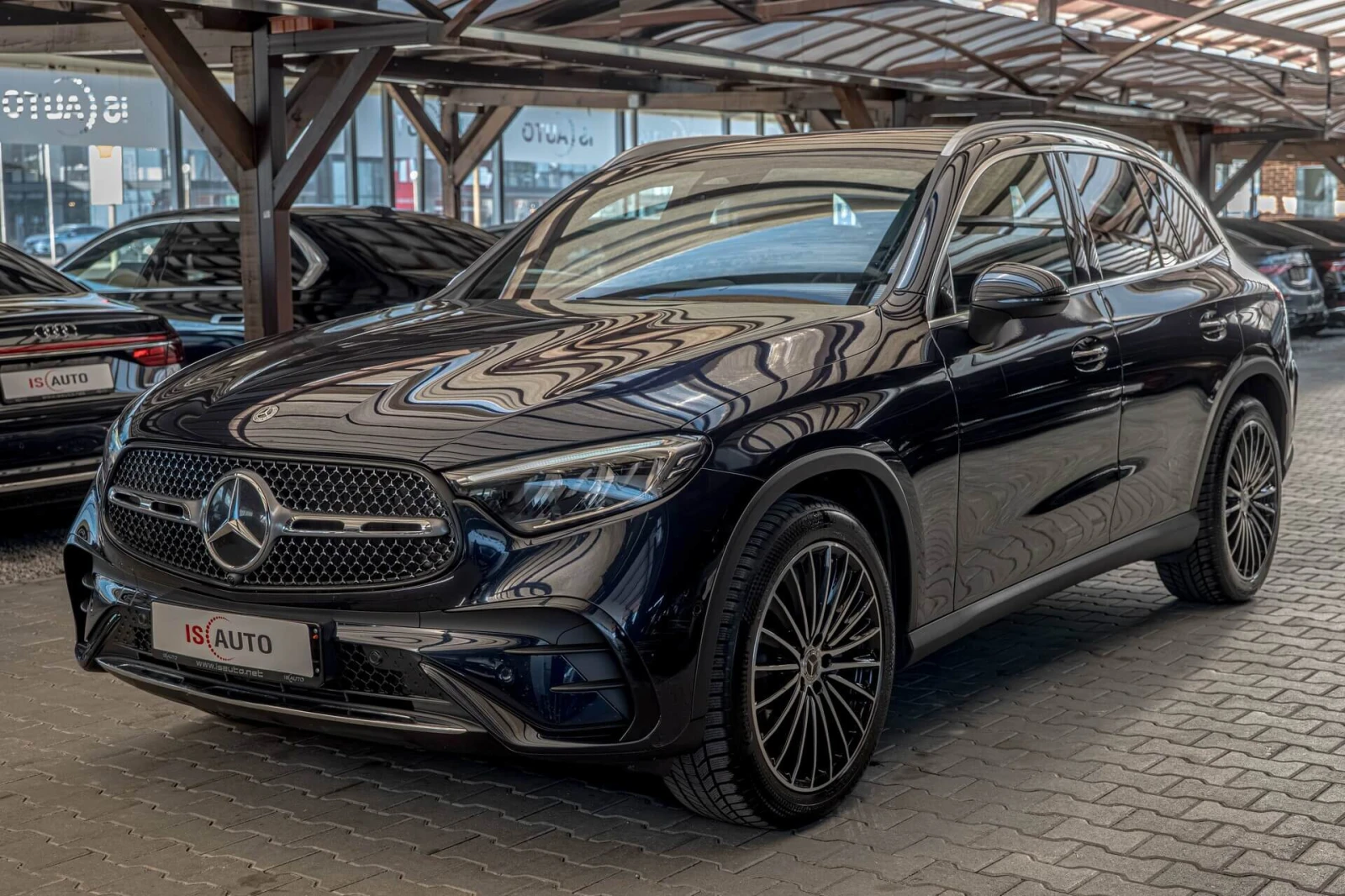 Mercedes-Benz GLC 300 AMG/4Matic/Подгрев/Ambient/Камера/MBUX, снимка 3 - Автомобили и джипове - 53801929