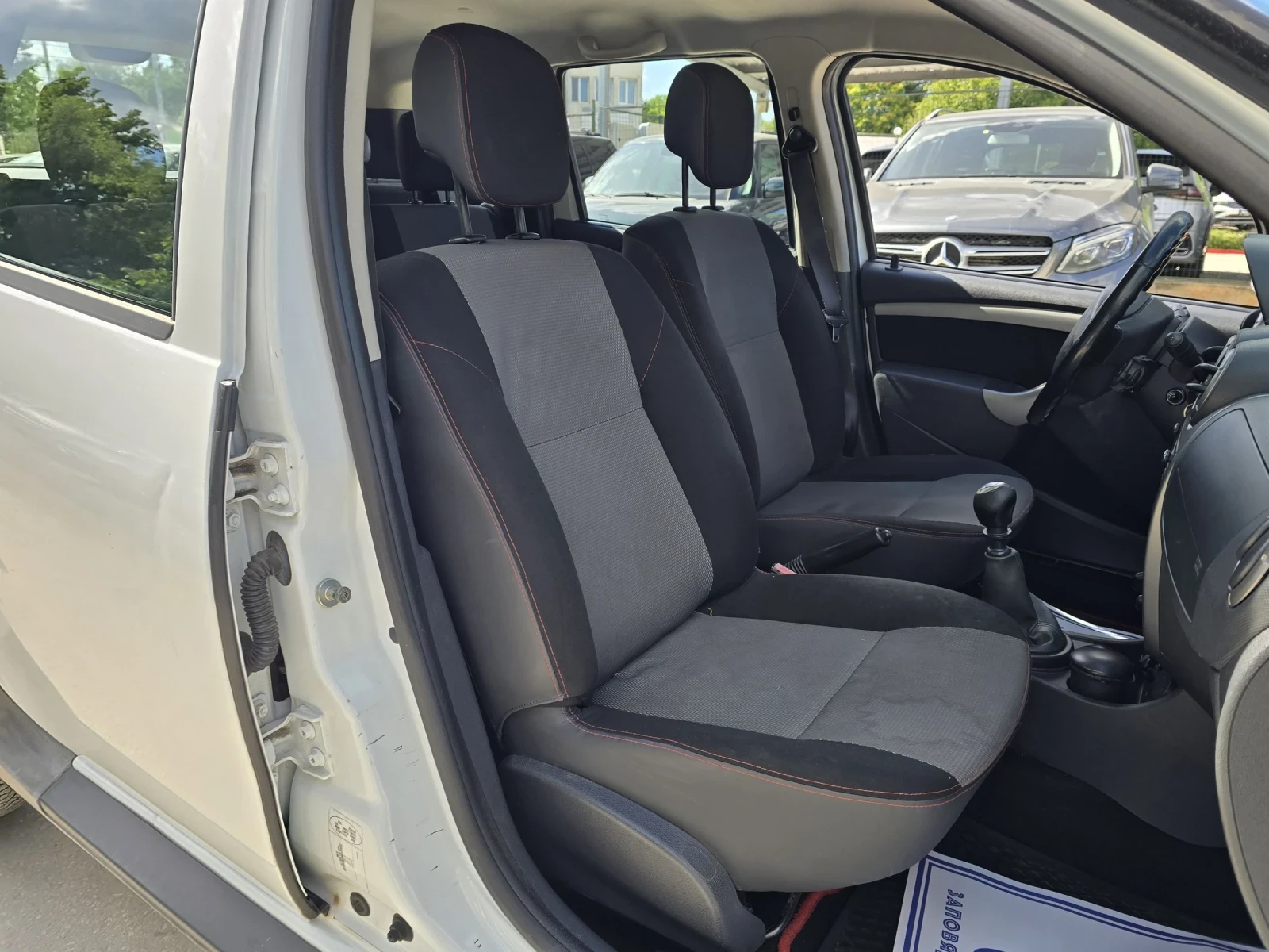 Dacia Duster 1.5dci 110к.с 4x4 , снимка 12 - Автомобили и джипове - 55234414