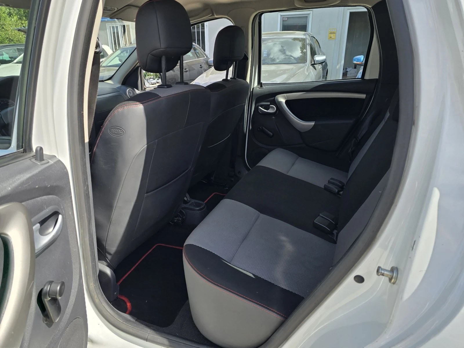 Dacia Duster 1.5dci 110к.с 4x4 , снимка 11 - Автомобили и джипове - 55234414