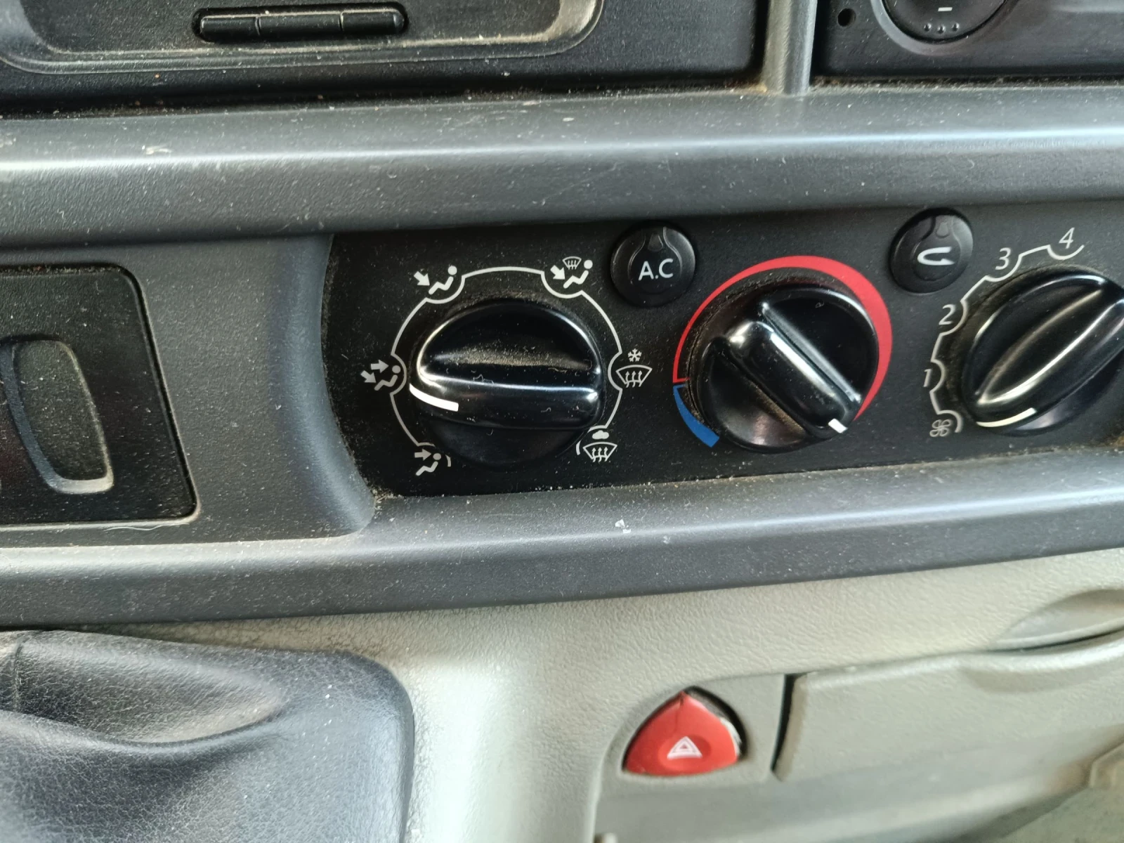 Кемпер Renault MASTER, снимка 8 - Каравани и кемпери - 53785844