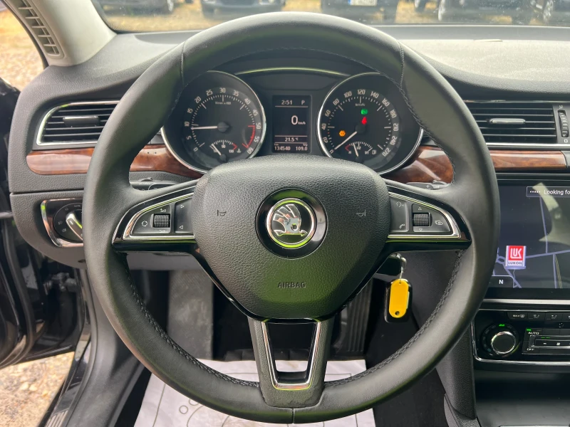 Skoda Superb 2.0TDI-140к.с./Памет/ Навигация/Кожа/Старт-стоп, снимка 13 - Автомобили и джипове - 42179179