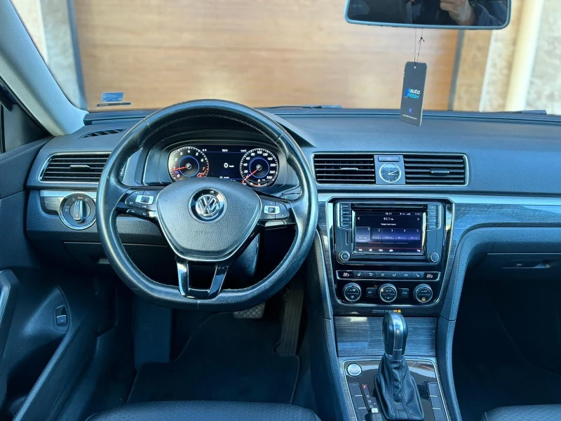 VW Passat Led* Virtual Cockpit* Keyless* Navi* Koja* Full, снимка 11 - Автомобили и джипове - 47915538