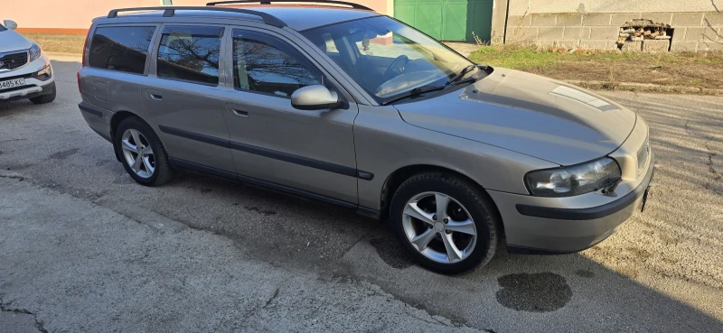 Volvo V70 2.4 D5 , снимка 7 - Автомобили и джипове - 48729255