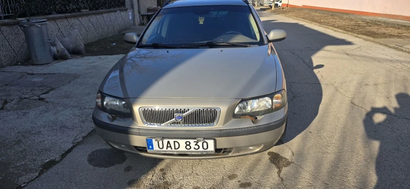 Volvo V70 2.4 D5 , снимка 1 - Автомобили и джипове - 48729255