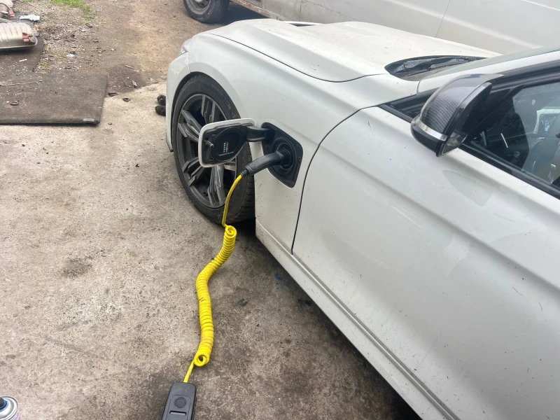 BMW 330 Хибрид Перфектна Батерия