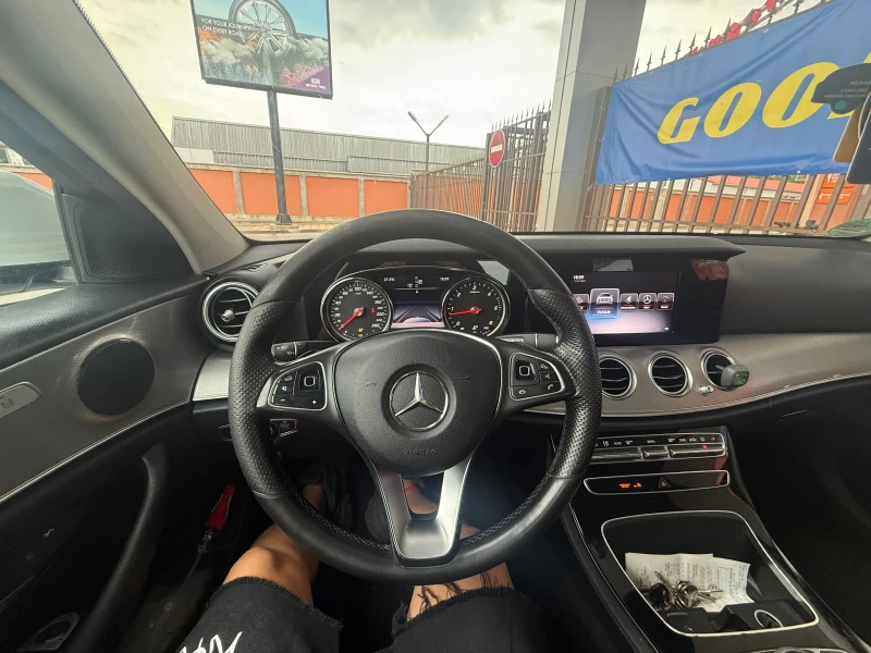 Mercedes-Benz E 220 КАТО* НОВ* AMG* 9G* MULTIBEAM* , снимка 11 - Автомобили и джипове - 51211562