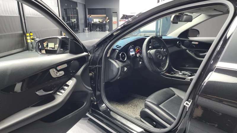 Mercedes-Benz C 200, снимка 9 - Автомобили и джипове - 52548621