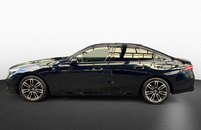 BMW 520 d/xDrive/M-SPORT/LED/HEAD UP/360/H&K/, снимка 3 - Автомобили и джипове - 52614777