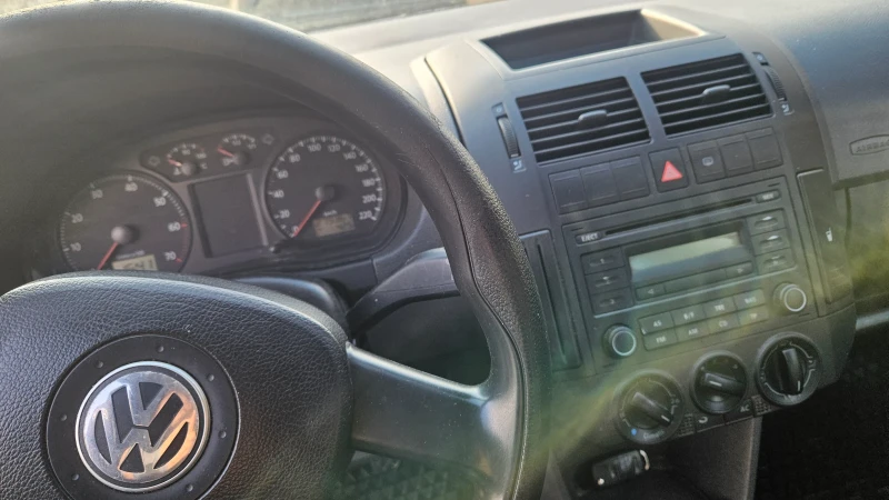 VW Polo 1.4i klima, снимка 7 - Автомобили и джипове - 53405199