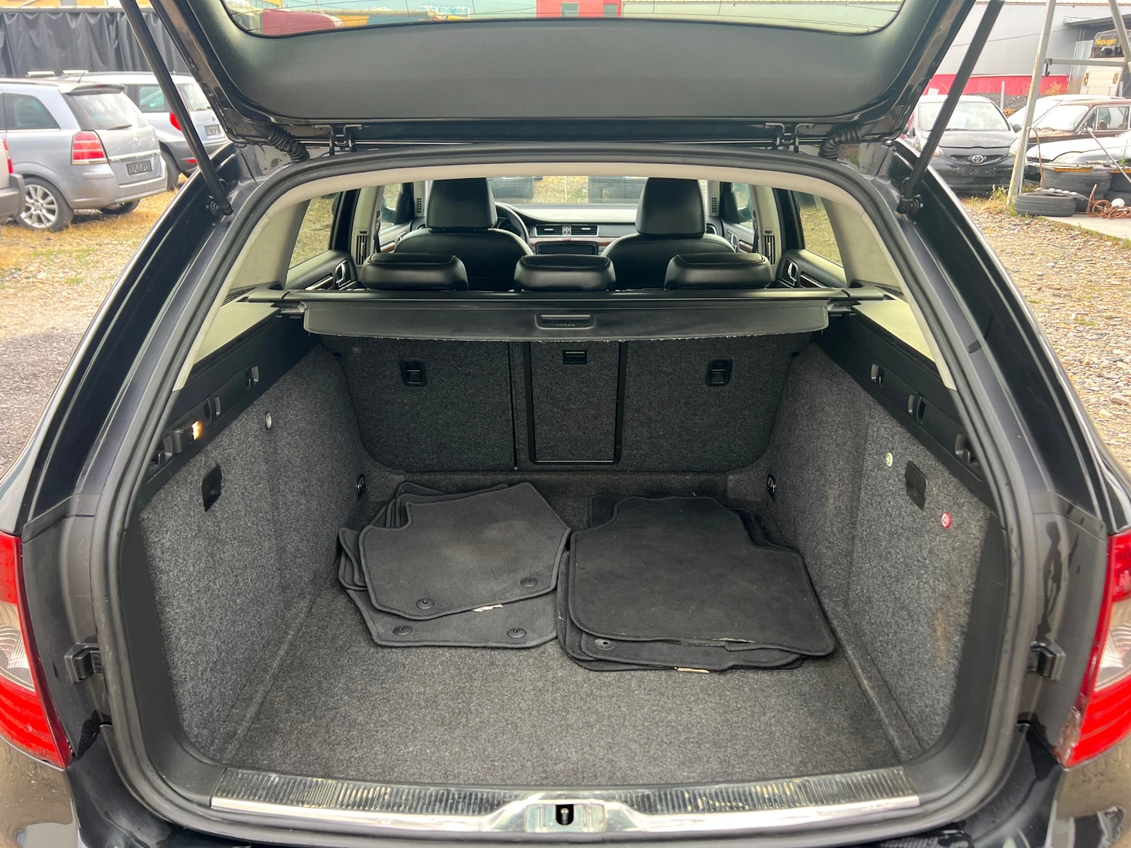 Skoda Superb 2.0TDI-140к.с./Памет/ Навигация/Кожа/Старт-стоп - изображение 9