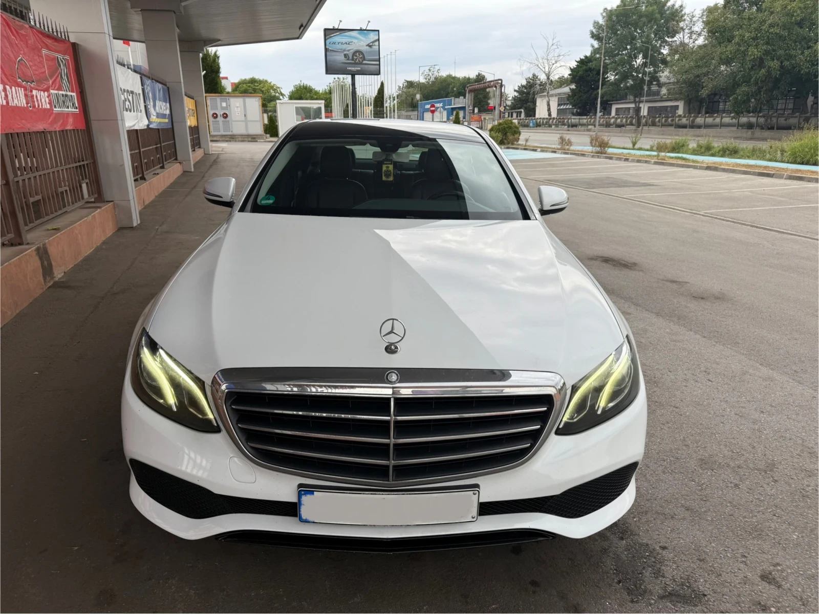 Mercedes-Benz E 220 КАТО* НОВ* AMG* 9G* MULTIBEAM*  - изображение 2