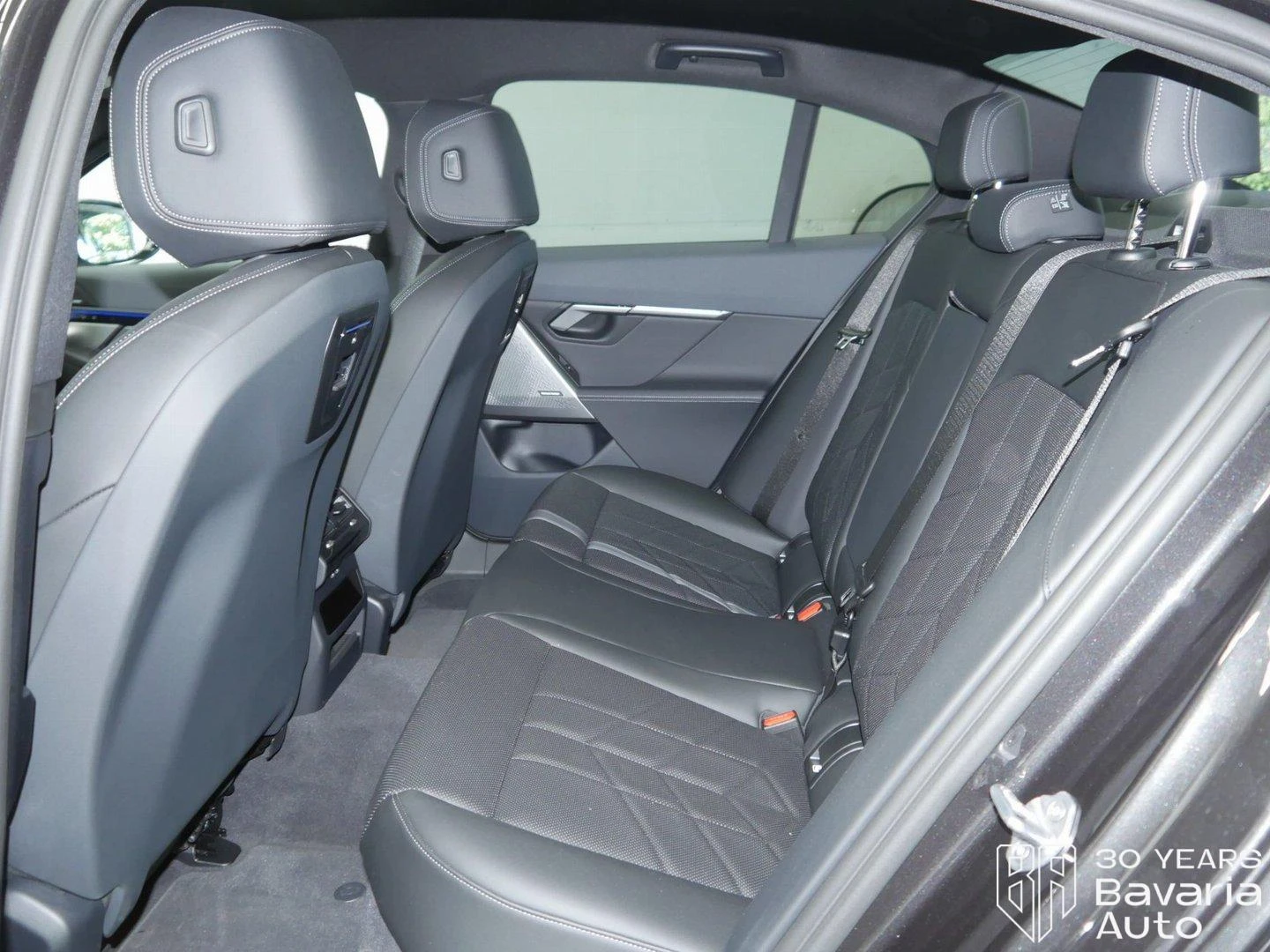 BMW 550 e xDrive M Sport Paket - изображение 8