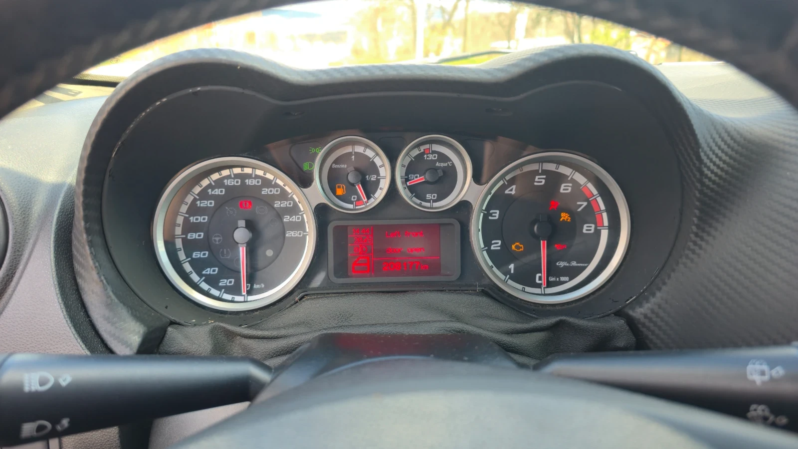 Alfa Romeo MiTo 1.4 TURBO, снимка 7 - Автомобили и джипове - 54098261