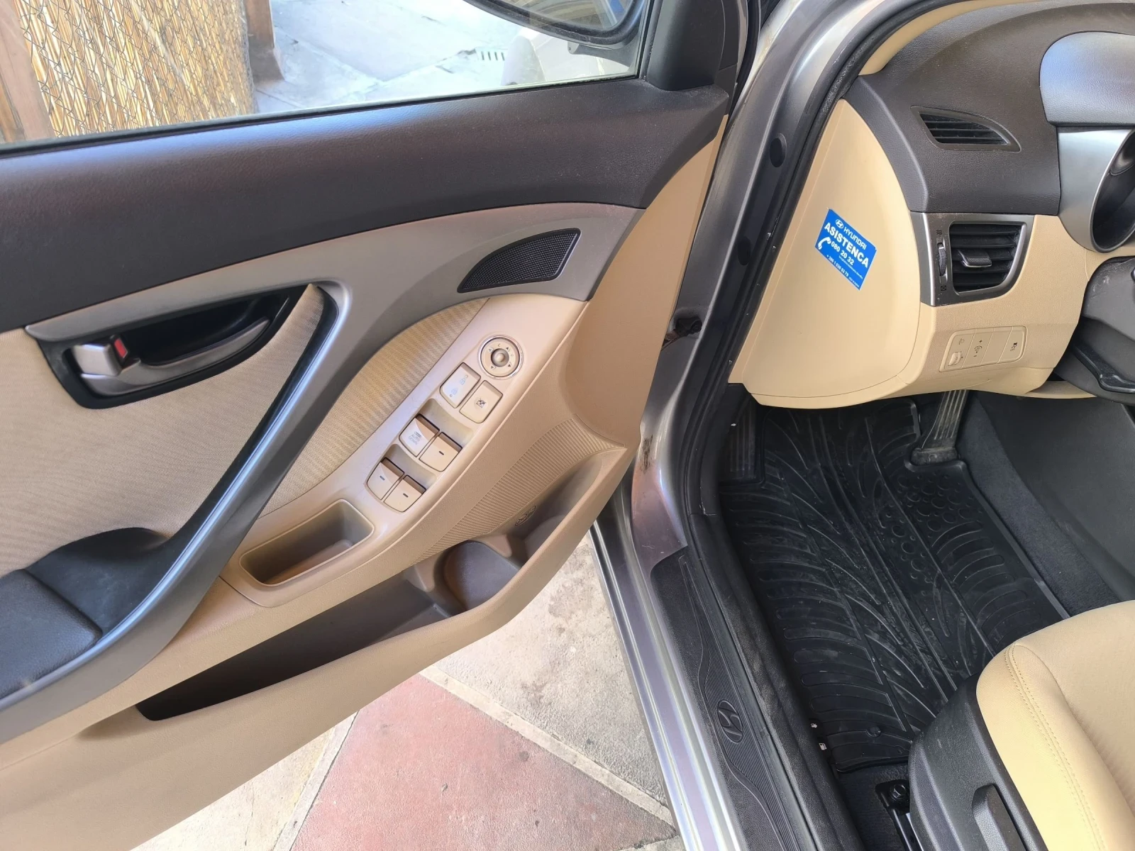 Hyundai Elantra 1.6, снимка 8 - Автомобили и джипове - 54137534