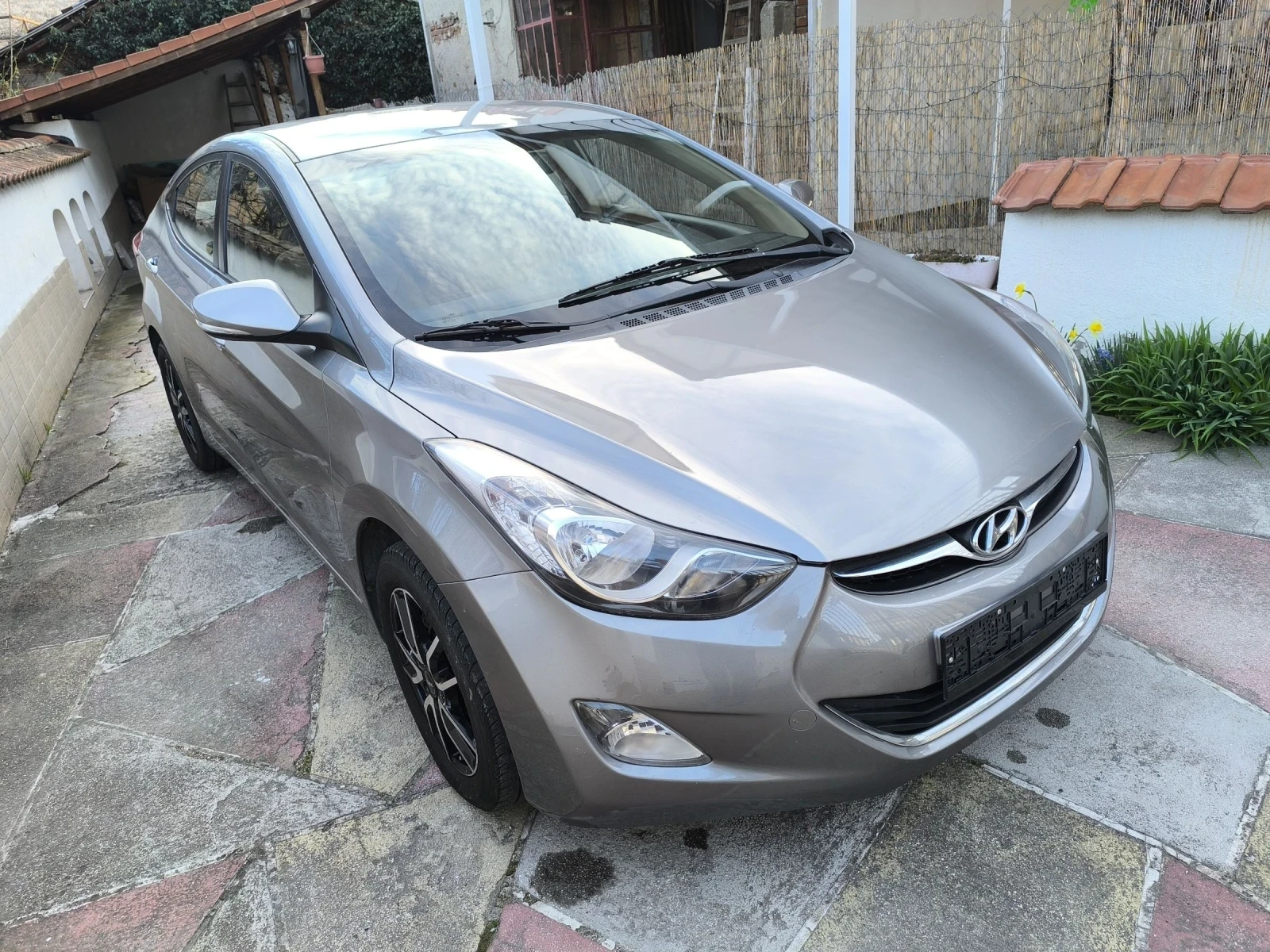 Hyundai Elantra 1.6, снимка 3 - Автомобили и джипове - 54137534