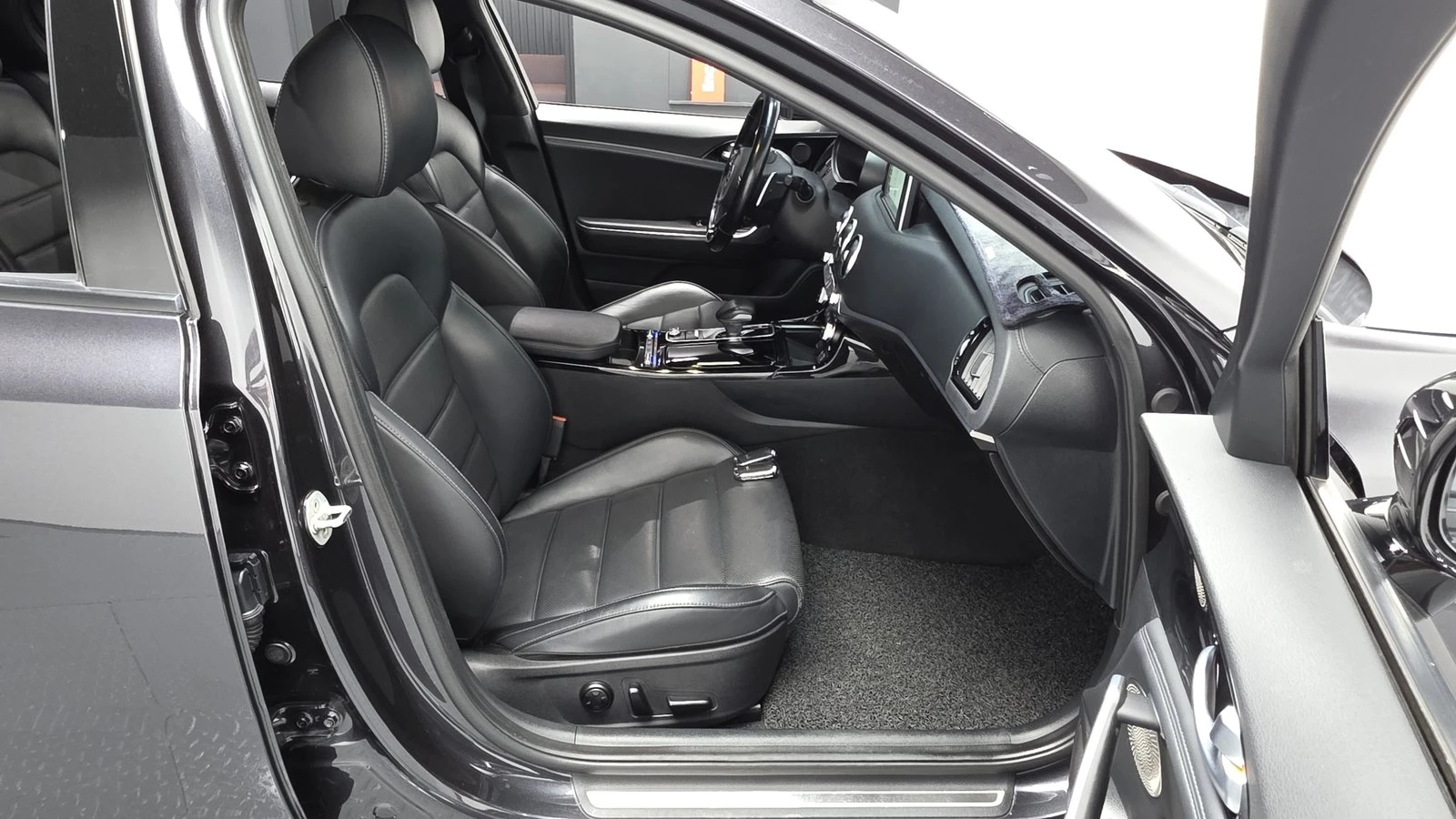 Kia Stinger 2.0* HUD* 360* ������� �����* ��. ��������* ������ | Mobile.bg � ����������� 12