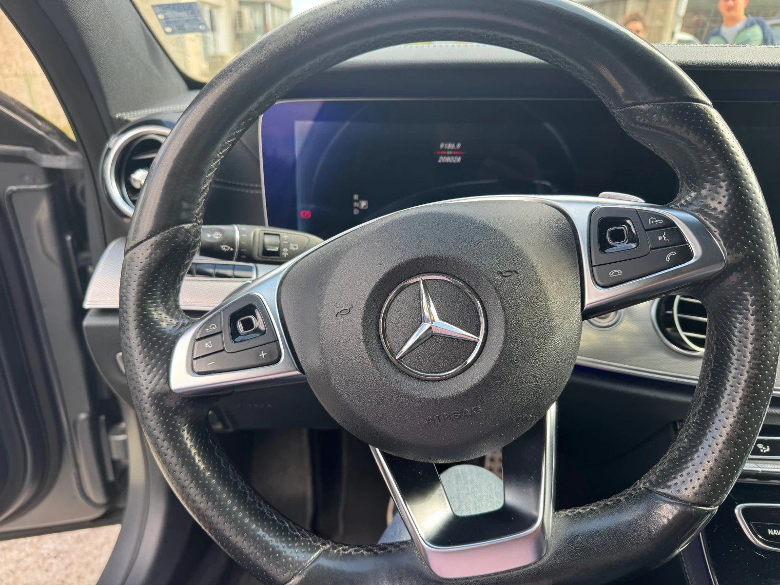 Mercedes-Benz E 400 4 MATIC, снимка 8 - Автомобили и джипове - 56289660