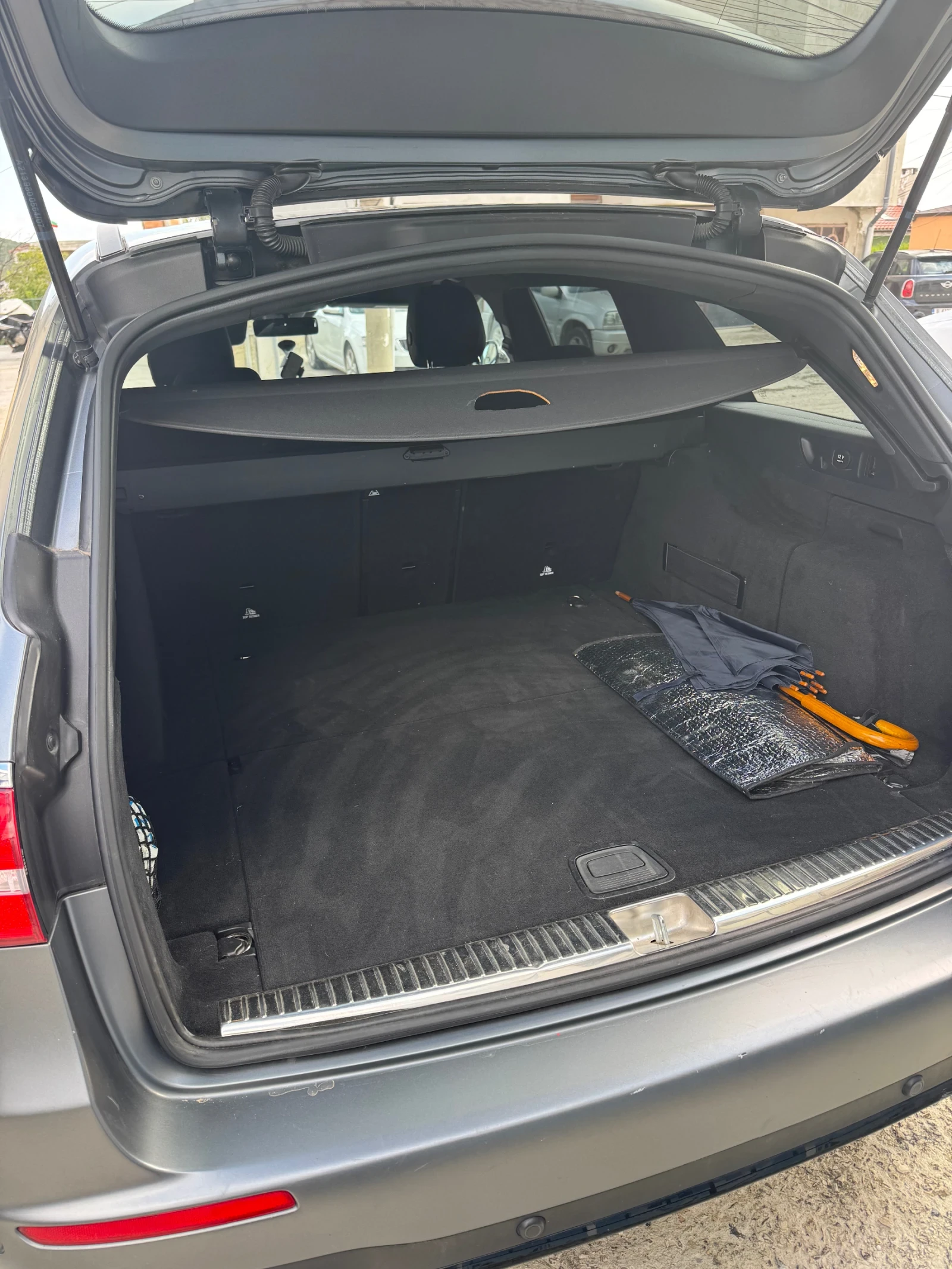 Mercedes-Benz E 400 4 MATIC, снимка 10 - Автомобили и джипове - 56289660