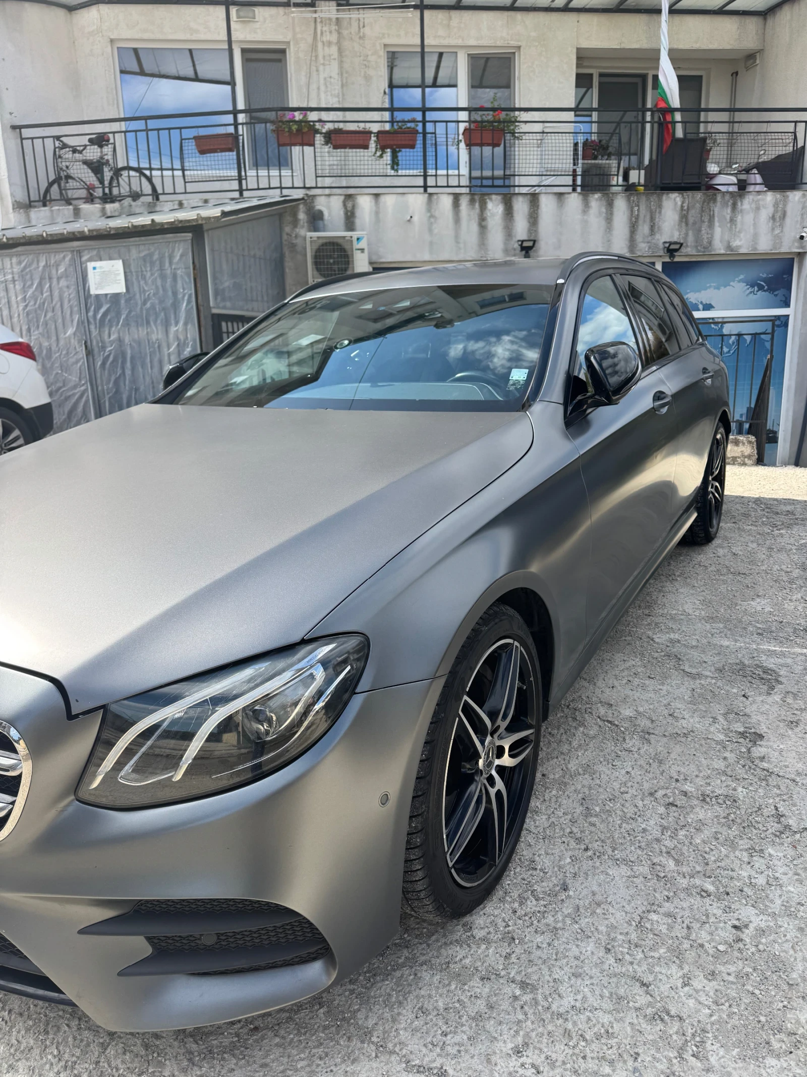 Mercedes-Benz E 400 4 MATIC, снимка 2 - Автомобили и джипове - 56289660