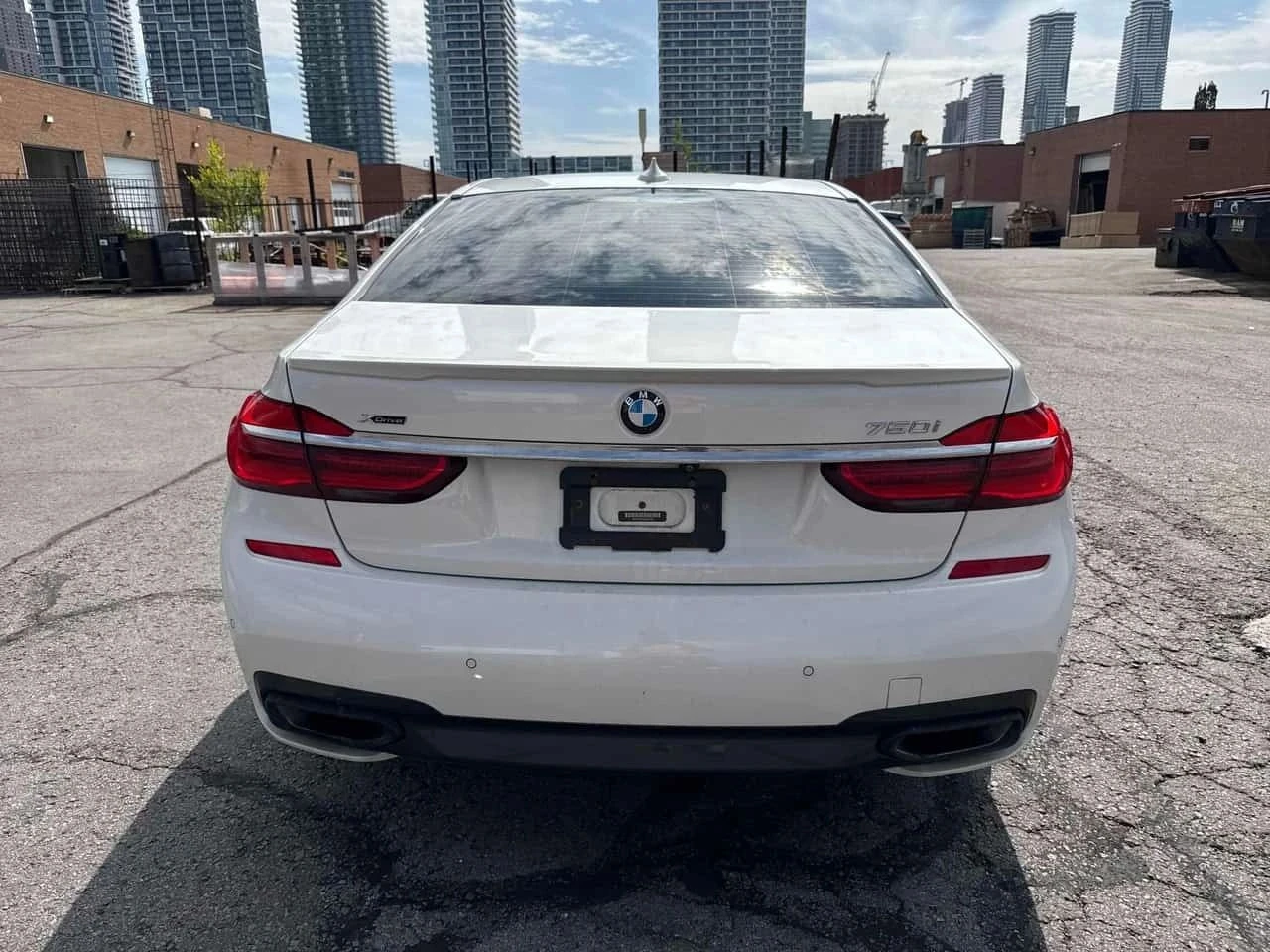 BMW 750, снимка 4 - Автомобили и джипове - 56724400