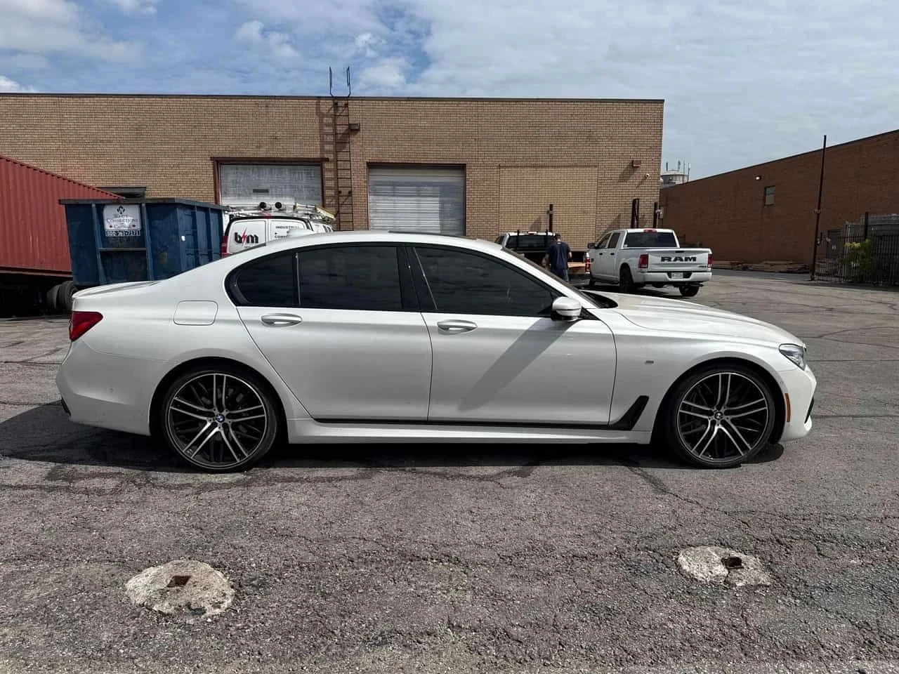 BMW 750, снимка 3 - Автомобили и джипове - 56724400