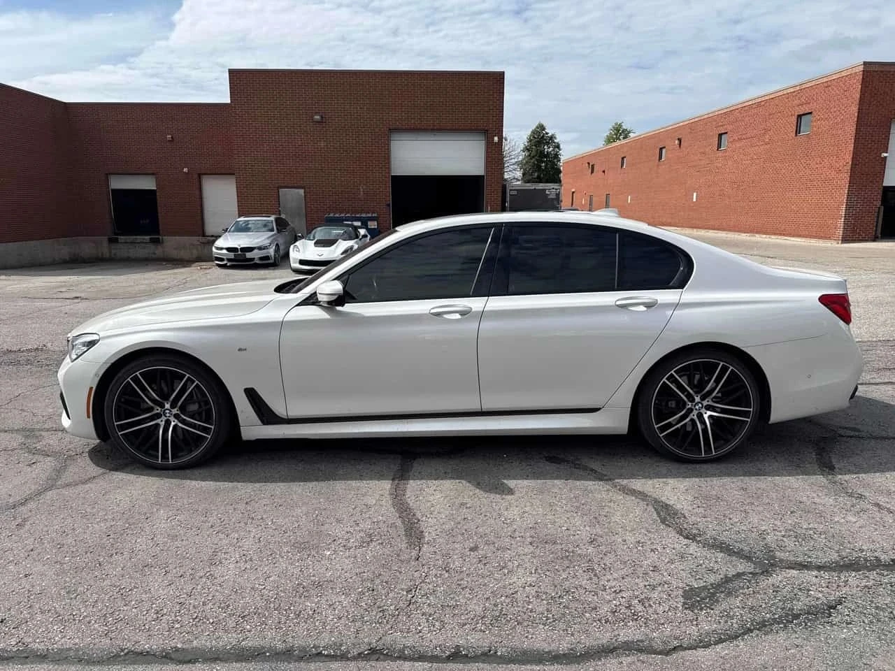 BMW 750, снимка 2 - Автомобили и джипове - 56724400