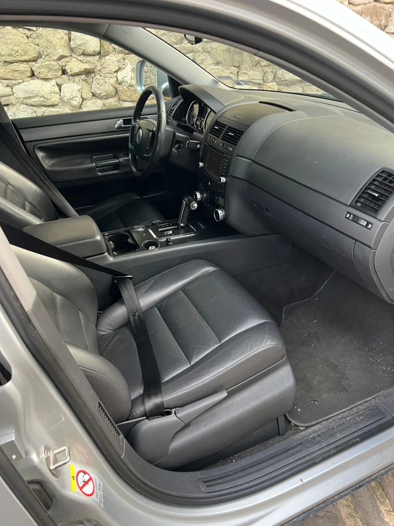 VW Touareg, снимка 4 - Автомобили и джипове - 48790813