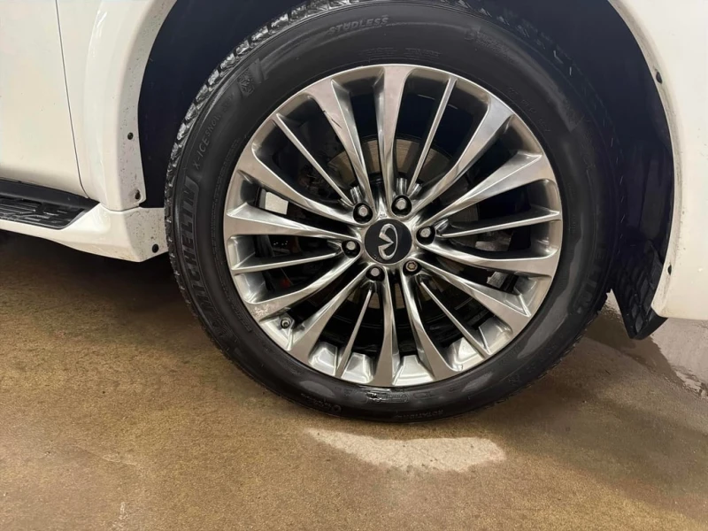 Infiniti QX80 * LUXE 7 Passenger * CARFAX * БЕЗ ПЪРВОНАЧАЛНА ВНО, снимка 7 - Автомобили и джипове - 52828824