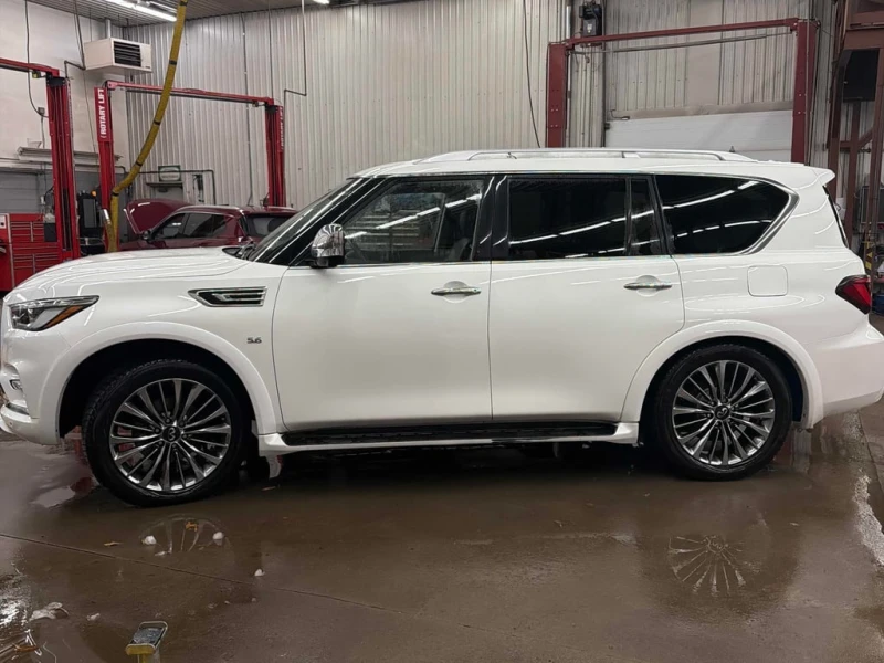 Infiniti QX80 * LUXE 7 Passenger * CARFAX * БЕЗ ПЪРВОНАЧАЛНА ВНО, снимка 2 - Автомобили и джипове - 52828824