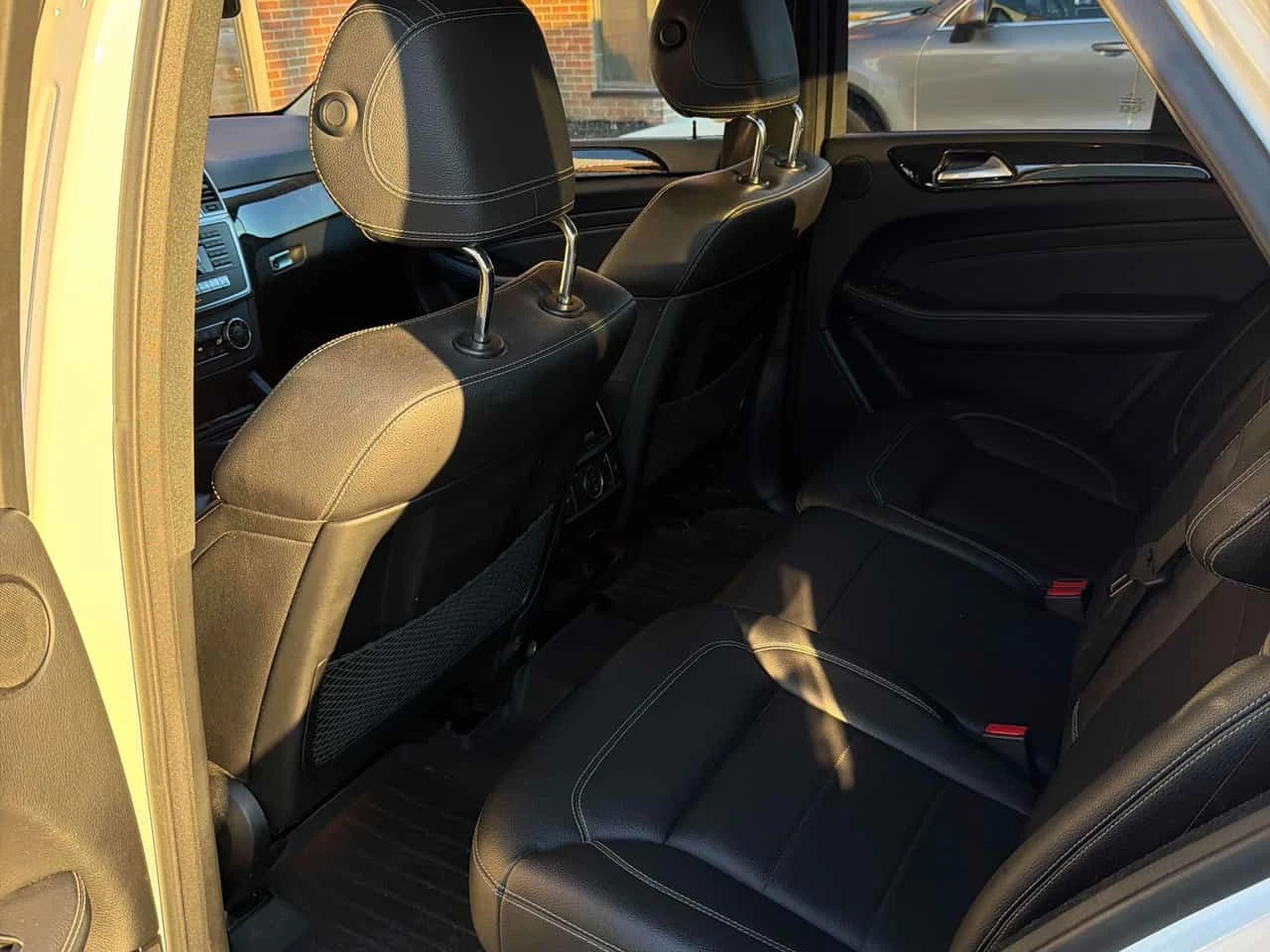 Mercedes-Benz ML 350 * CARFAX * АМБИЕНТНО * ПАНОРАМА, снимка 10 - Автомобили и джипове - 54134489